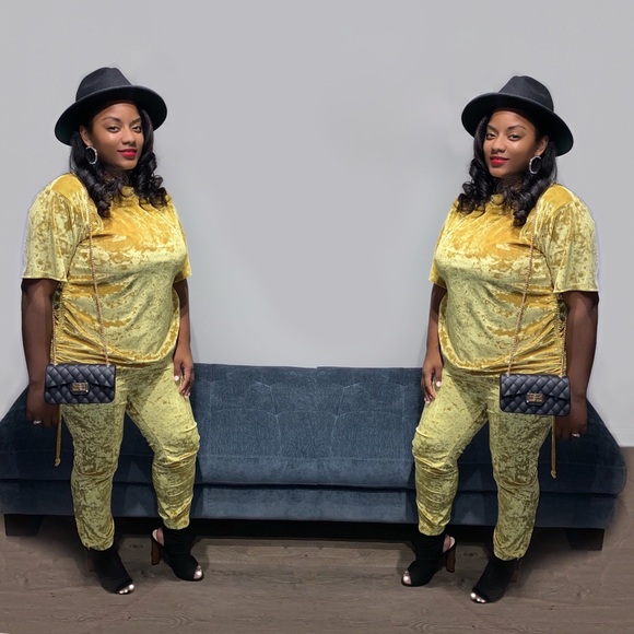 Glamour Velour Sets - Picture 2 of 4